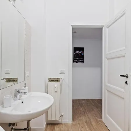 Large And Bright 3 Bed Flat Near Piazza Del Popolo アパート