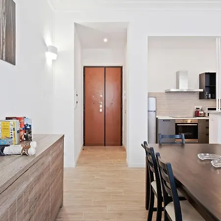 Large And Bright 3 Bed Flat Near Piazza Del Popolo アパート ローマ