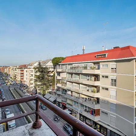 Large And Bright 3 Bed Flat Near Piazza Del Popolo アパート ローマ